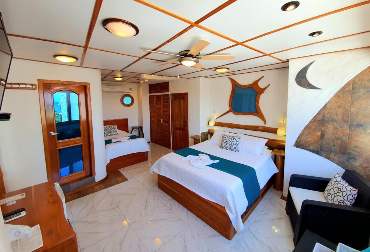 Casa Ocean Pier Bed and Breakfast Puerto Ayora  Exteriör bild