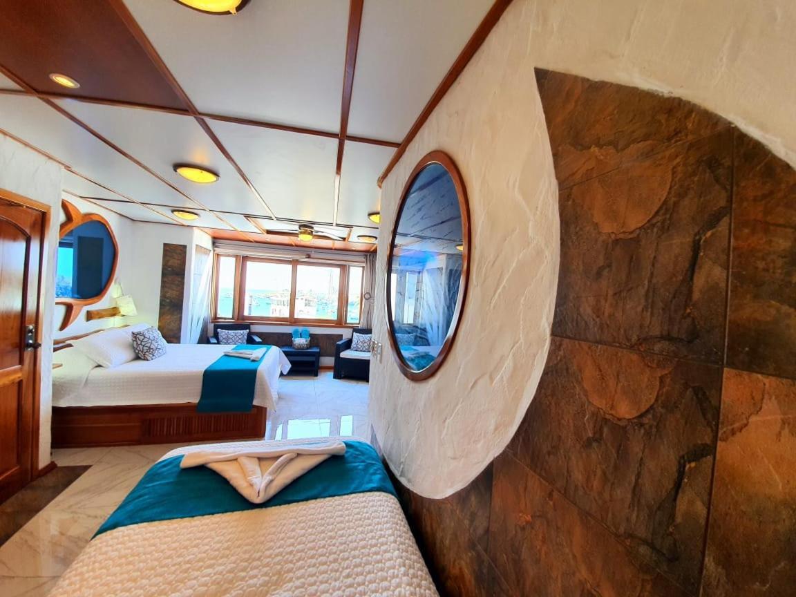 Casa Ocean Pier Bed and Breakfast Puerto Ayora  Exteriör bild