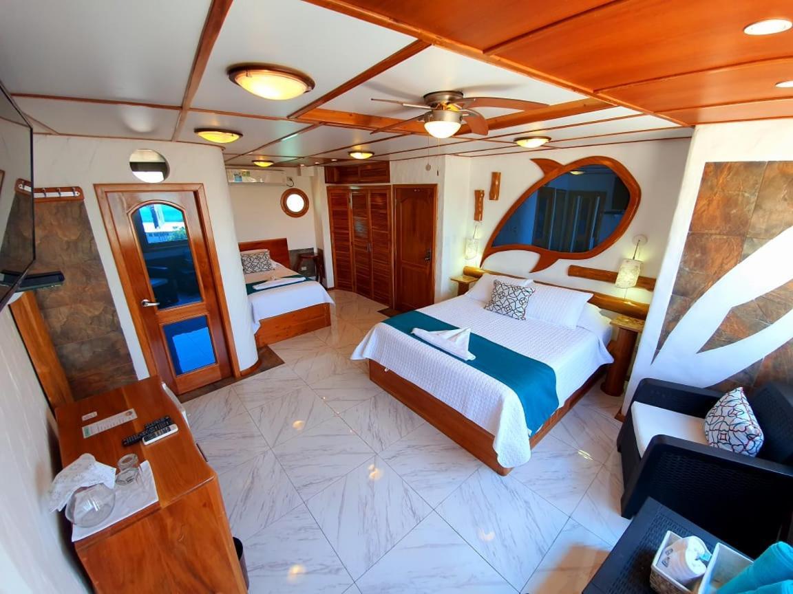 Casa Ocean Pier Bed and Breakfast Puerto Ayora  Exteriör bild