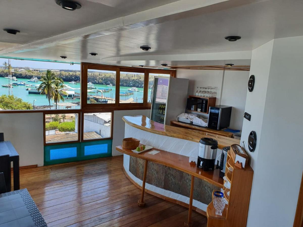 Casa Ocean Pier Bed and Breakfast Puerto Ayora  Exteriör bild