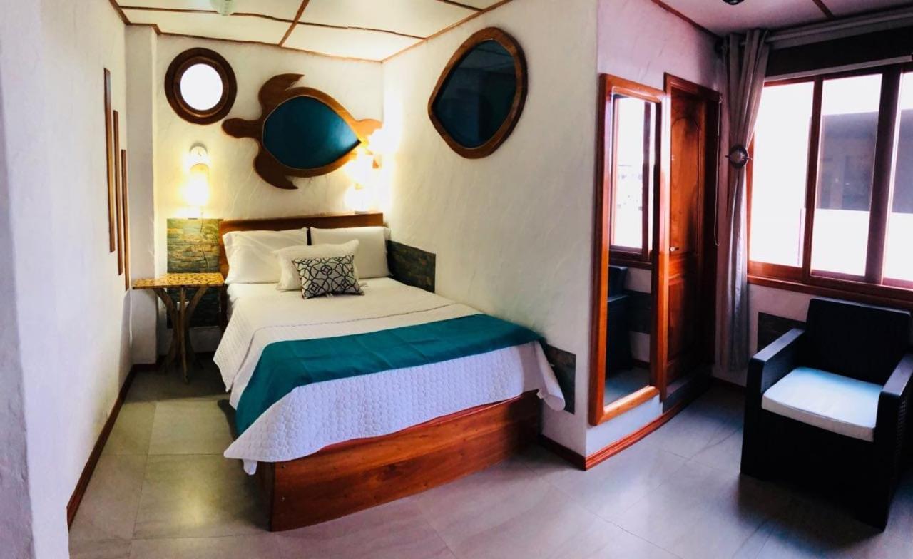 Casa Ocean Pier Bed and Breakfast Puerto Ayora  Exteriör bild