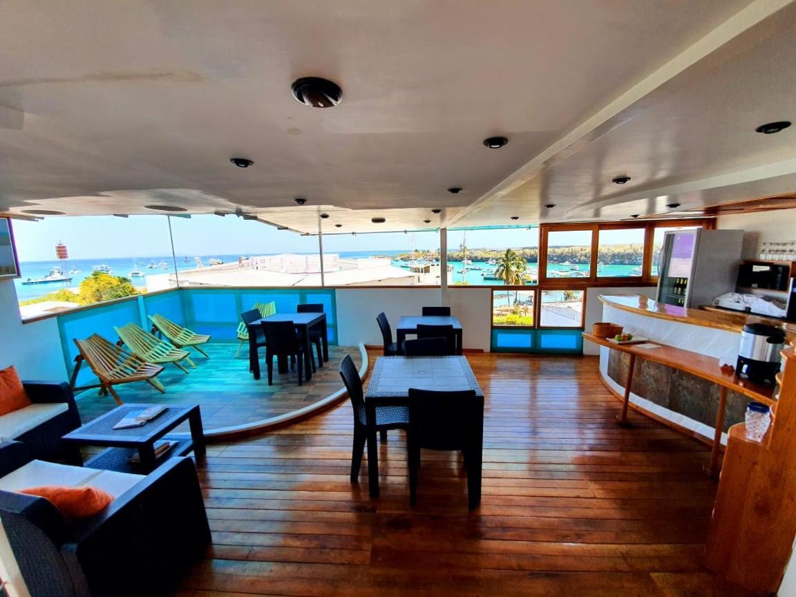 Casa Ocean Pier Bed and Breakfast Puerto Ayora  Exteriör bild